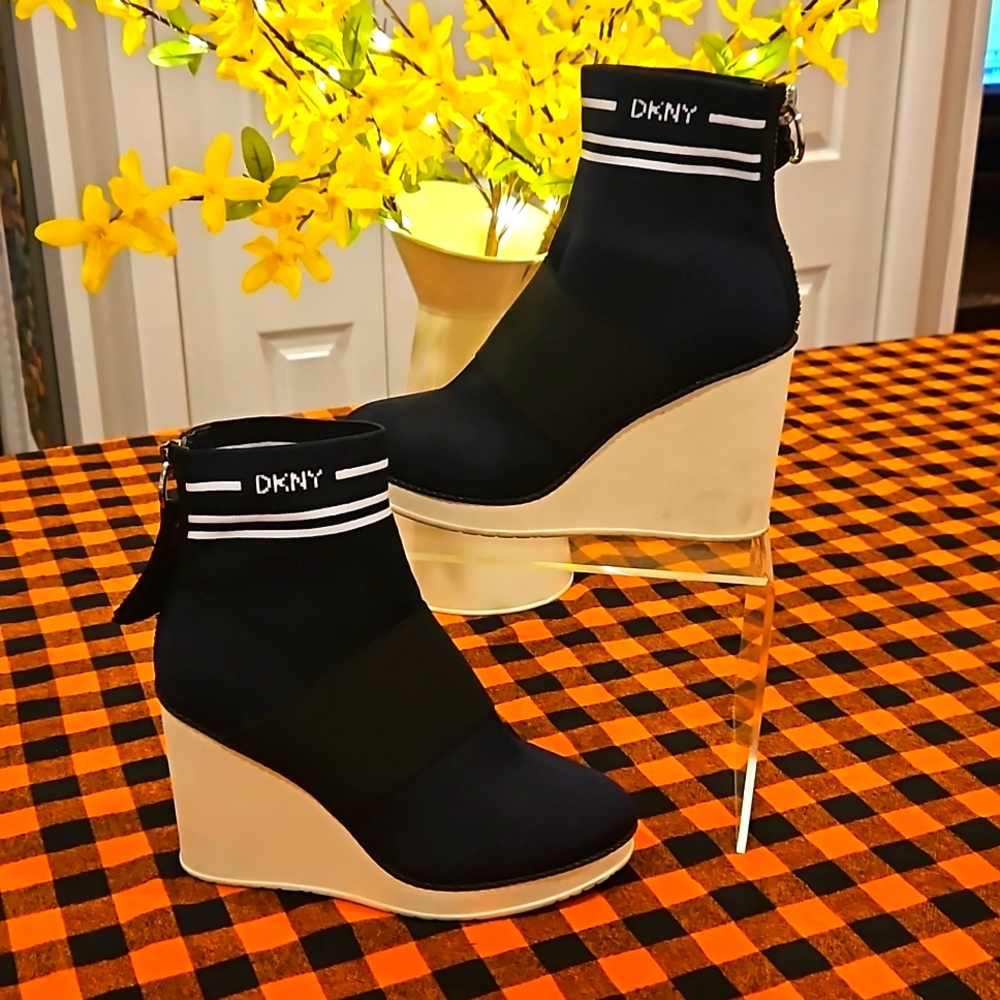 DKNY Navy Sporty Sock Wedge shoe 7.5